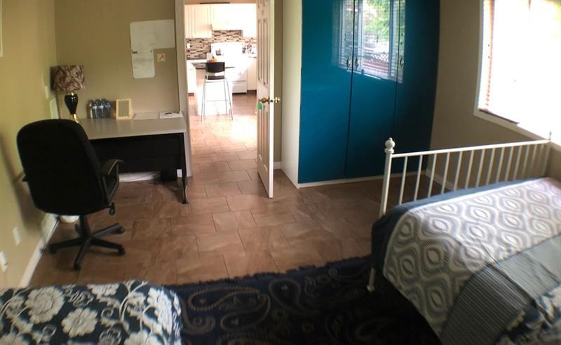 Brother Li Homestay Calgary Exterior photo