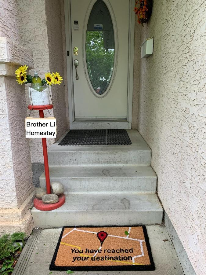 Brother Li Homestay Calgary Exterior photo