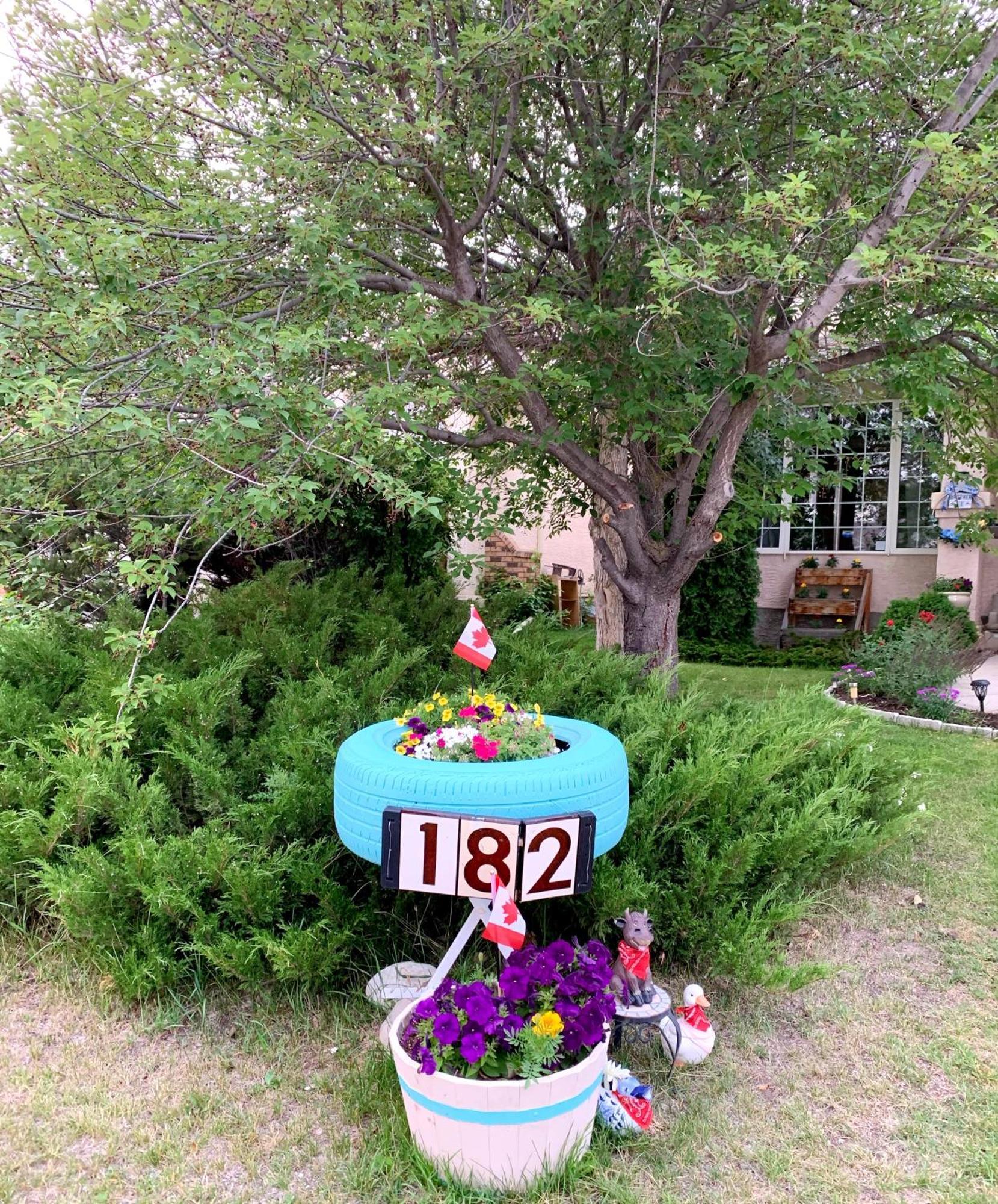 Brother Li Homestay Calgary Exterior photo