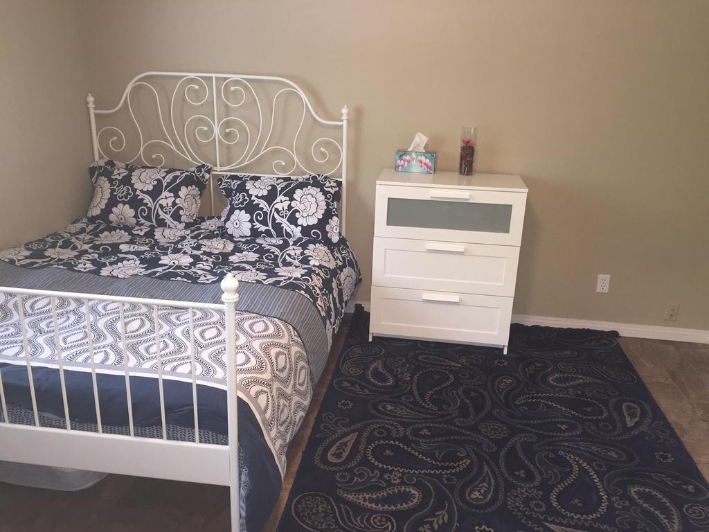 Brother Li Homestay Calgary Exterior photo