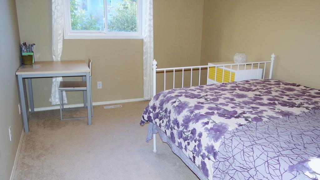 Brother Li Homestay Calgary Exterior photo