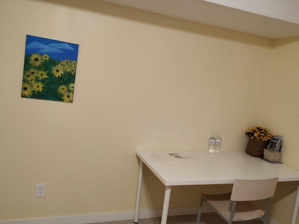 Brother Li Homestay Calgary Exterior photo