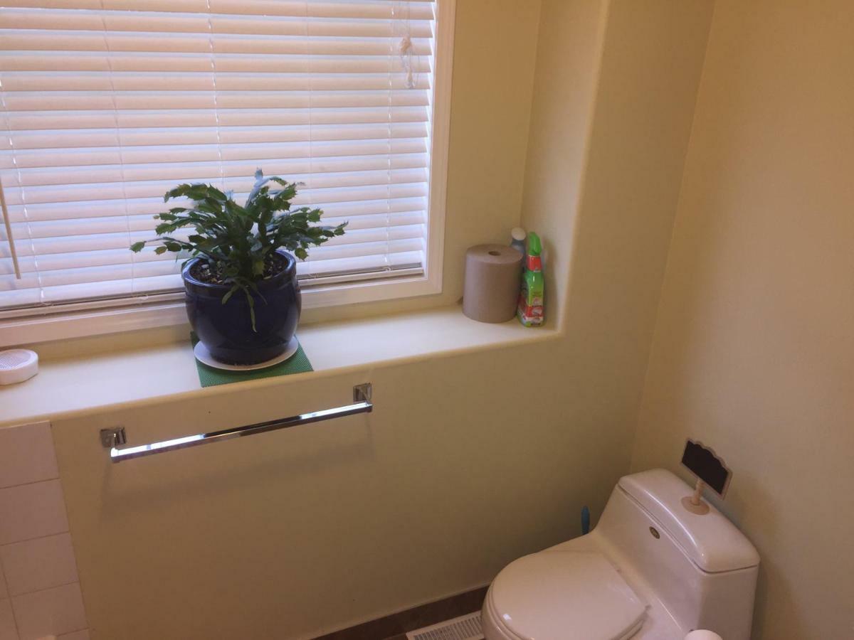 Brother Li Homestay Calgary Exterior photo