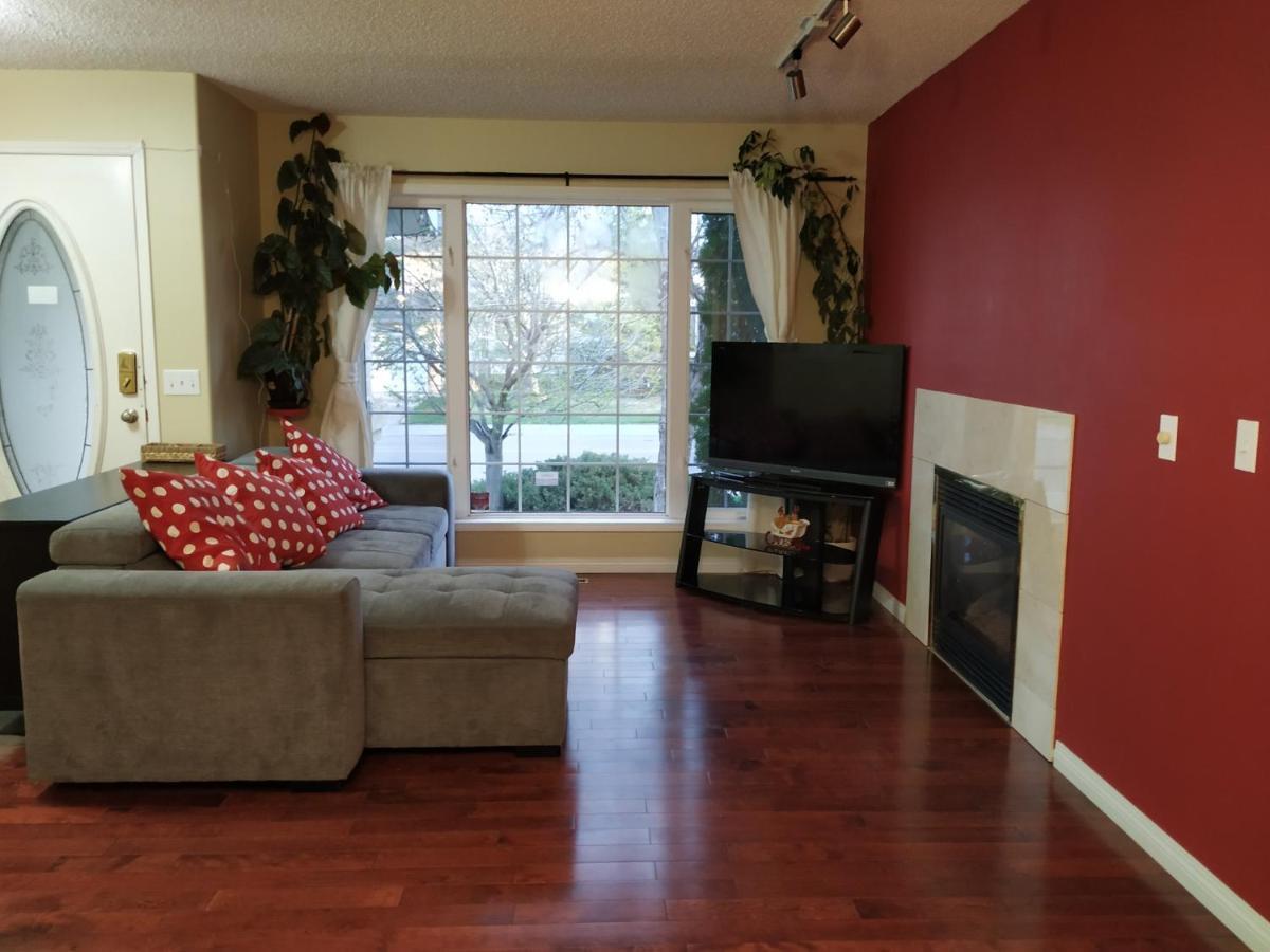 Brother Li Homestay Calgary Exterior photo