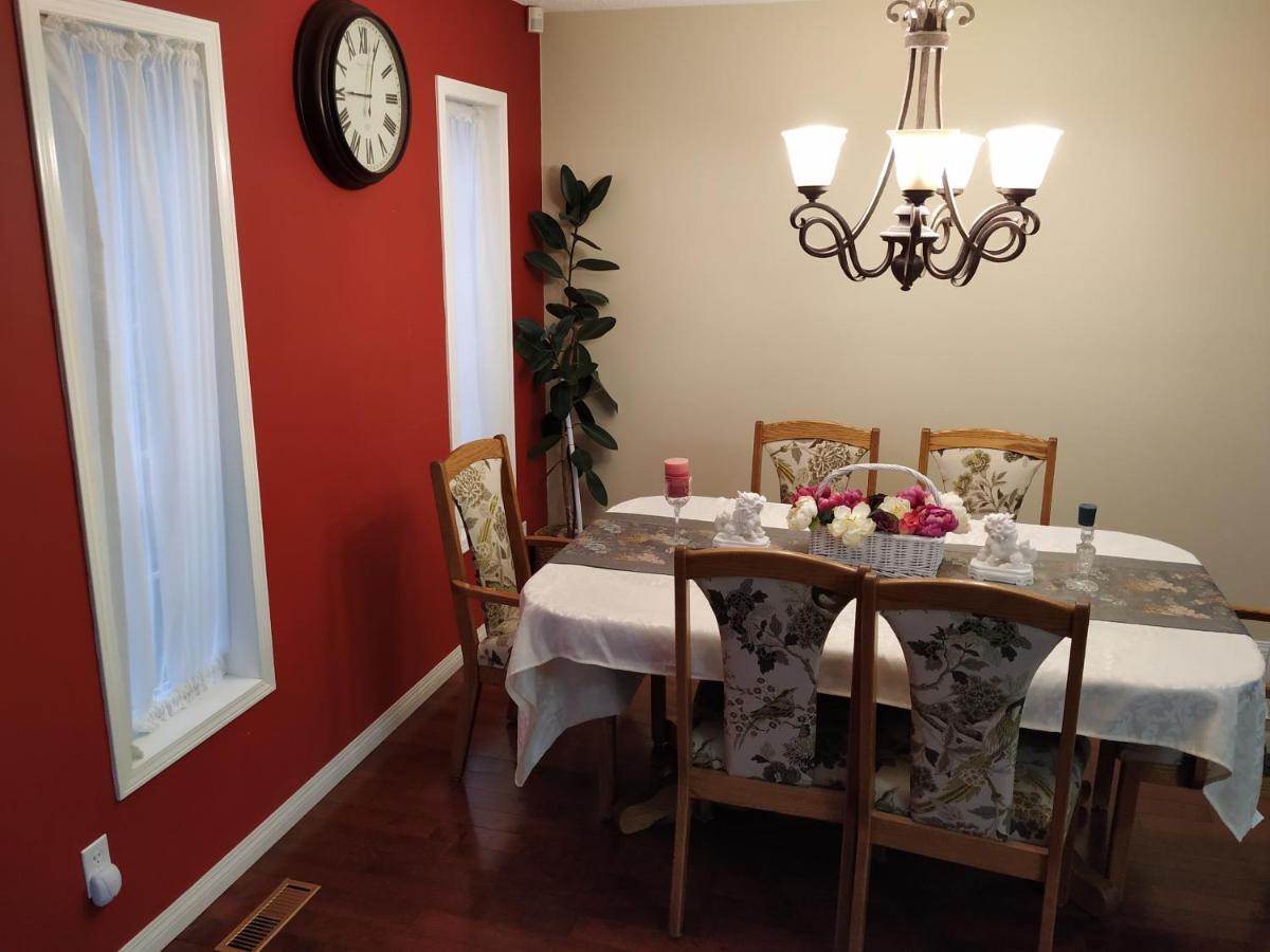 Brother Li Homestay Calgary Exterior photo